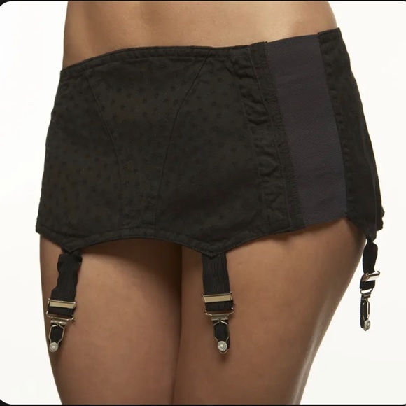 ISO Junker Designs L or XL - Picture 2 of 2